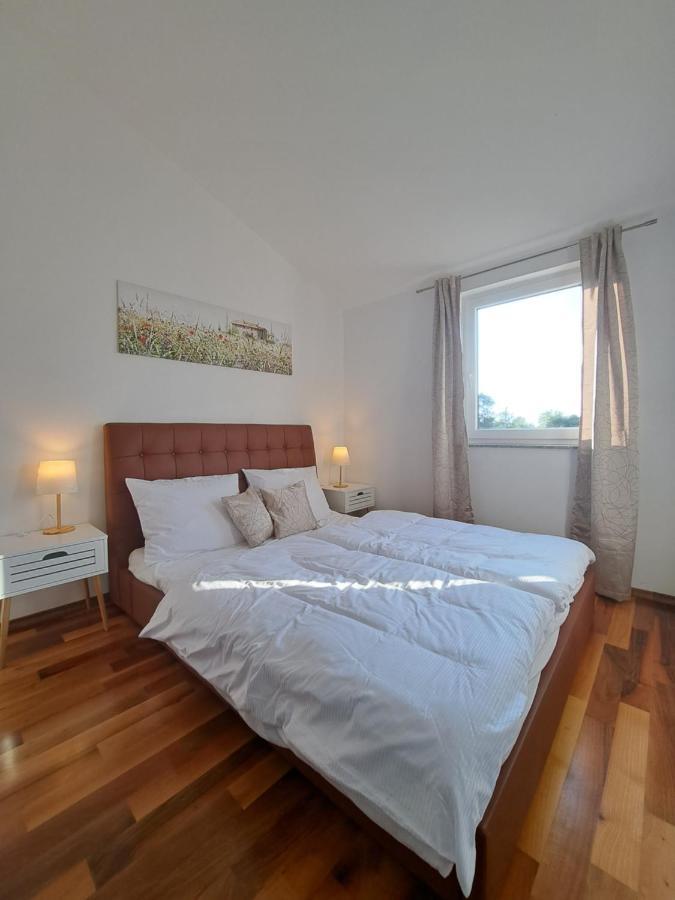 Apartments Villa Sotlar With Pool Umag Exterior foto