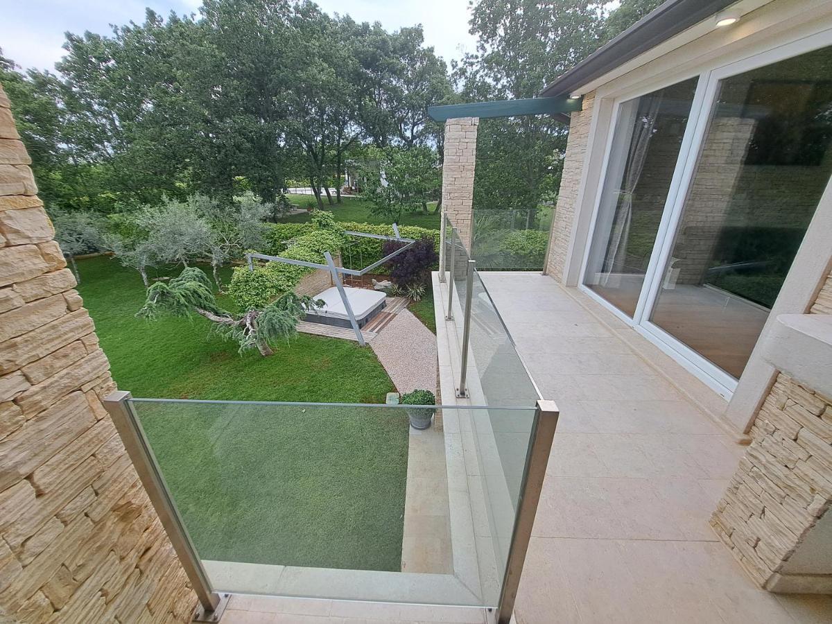 Apartments Villa Sotlar With Pool Umag Exterior foto